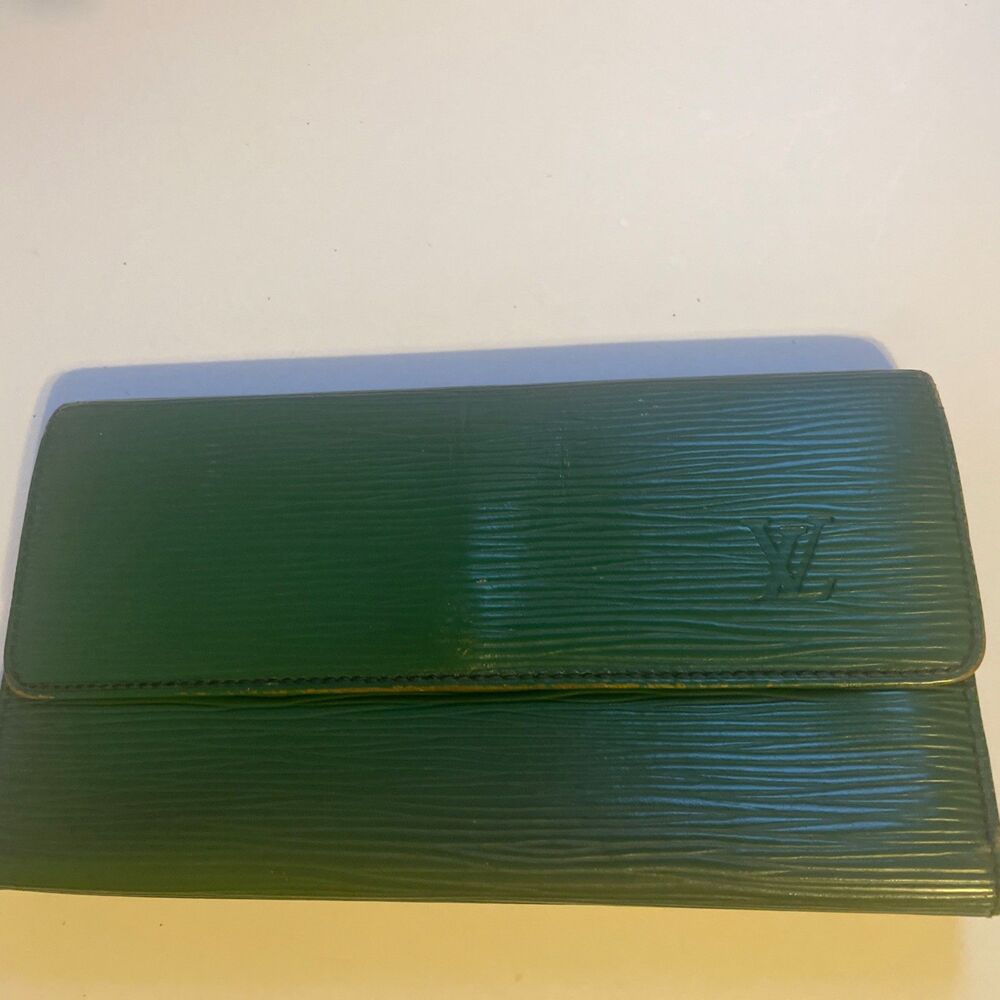 LV Louis Vuitton Green Epi Long Wallet Excellent Condition